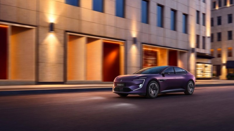 阿维塔12 2025款焕新升舱 26.99万元起