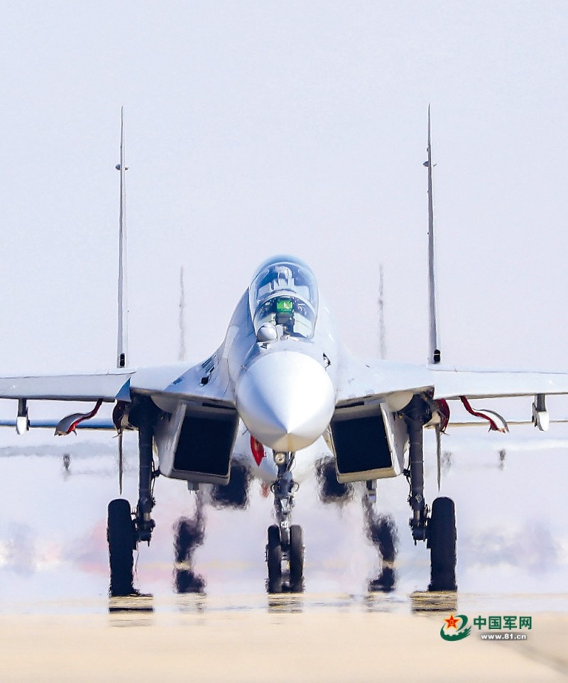 云端出击——空军航空兵某旅训练影像