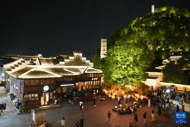 浙江临海：古城入夜迎客来