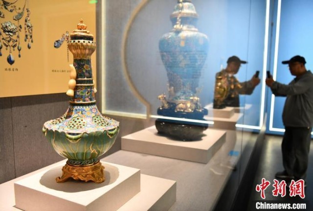 河北博物院：珐琅艺术展吸引游客