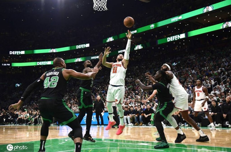 原创 怀特34分布伦森22+6 塔图姆缺阵绿军胜尼克斯2-3