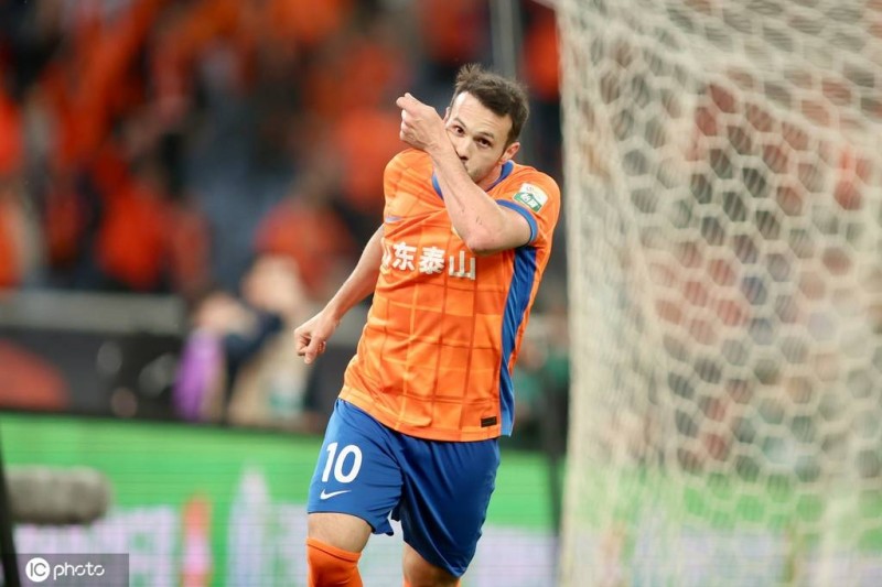 及时雨！卡扎职业生涯首戴帽 崔康熙暂时保住帅位