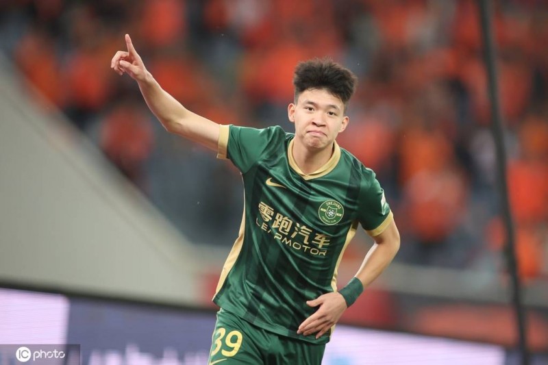 中超最佳阵容：王钰栋双响领跑射手榜 瓦科助泰山脱困